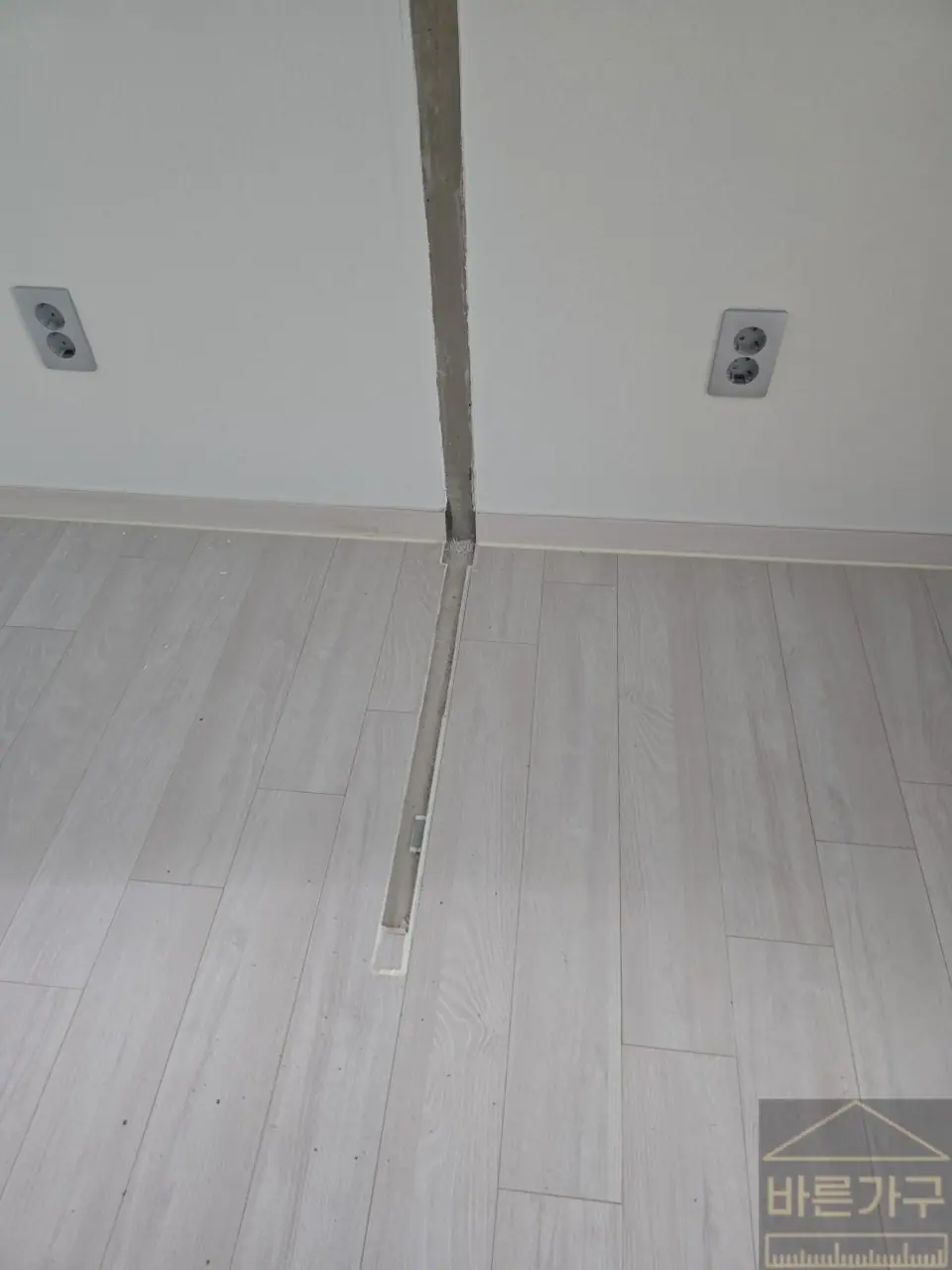 냉장고장 중간 칸막이 제거 현장 사진