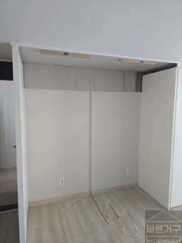 부산 사상 센트럴스타힐스 냉장고장 리폼, 3도어 냉장고에 맞춰 상부장 새로 제작 현장 사진