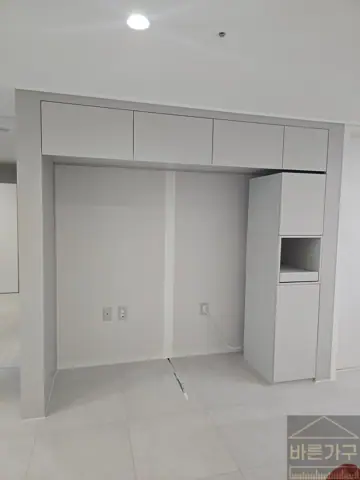 부산시 강서구에코델타푸르지오 냉장고장리폼 │ 기존장 철거 후 밥솥레일장 키친핏 맞춤시공 현장 사진