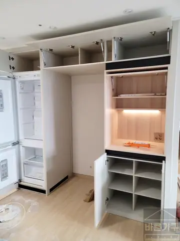 서면 아이파크, 홈바를 이용한 홈카페와 키친핏을 냉장고장이라는 한 공간에 만들어드린 리폼사례 by. 부산 (빌트인냉장고 시공)