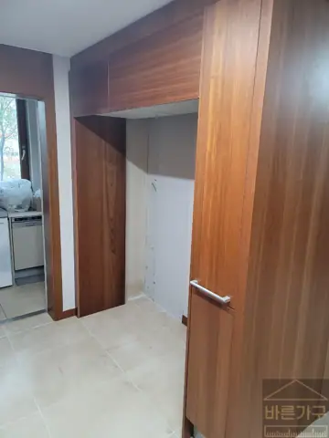 가전을 딱 맞게 설치하기 위한 공간 확보를 위해  부산 냉장고장리폼 by  부산 명지오션시티 퀸덤